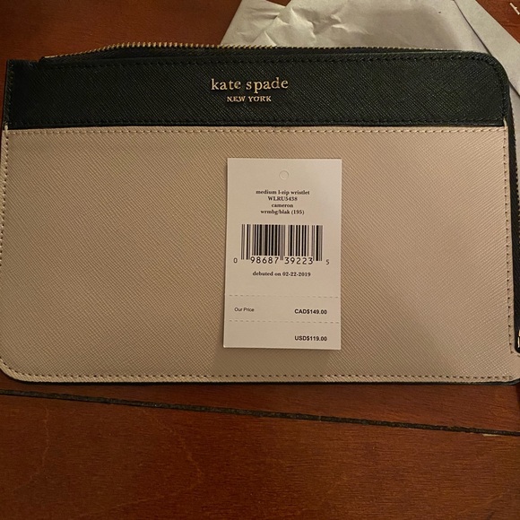 Kate Spade ♠️ wristlet - Picture 1 of 3